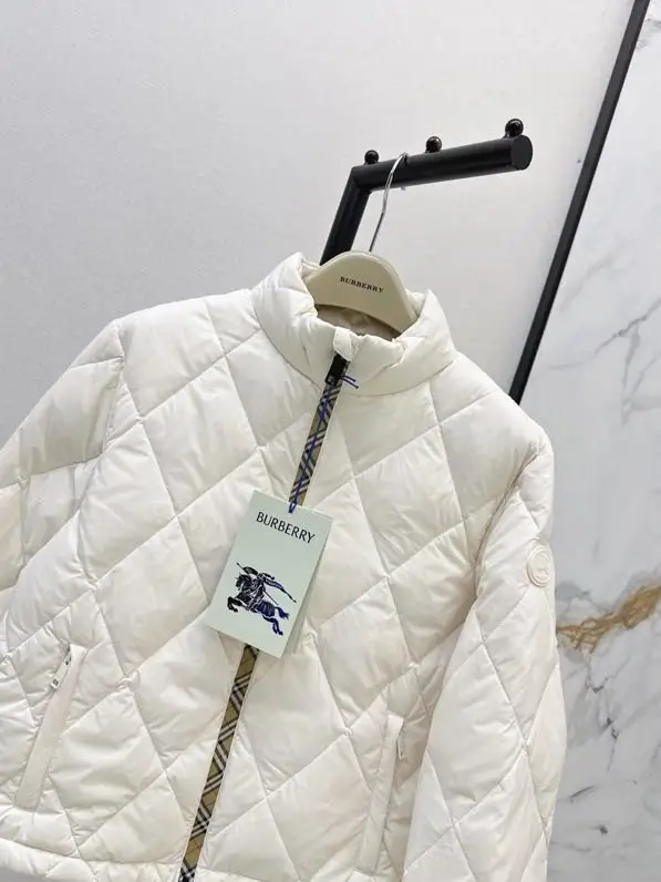 Burberry Куртка бомбер на пуху жіноча — Фото 3