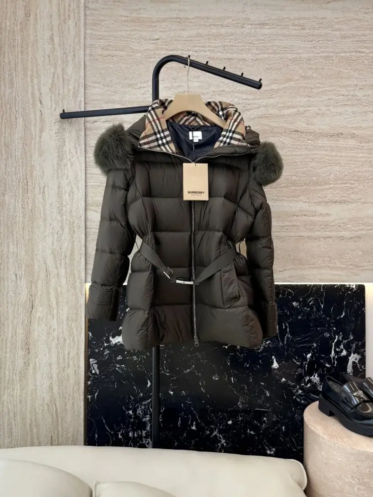 Burberry — Куртка пуховик оверсайз з коміром з лисячого хутра
