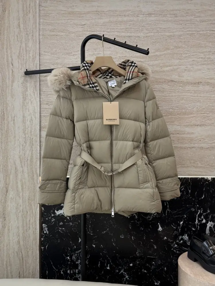Burberry — Куртка пуховик оверсайз з коміром з лисячого хутра