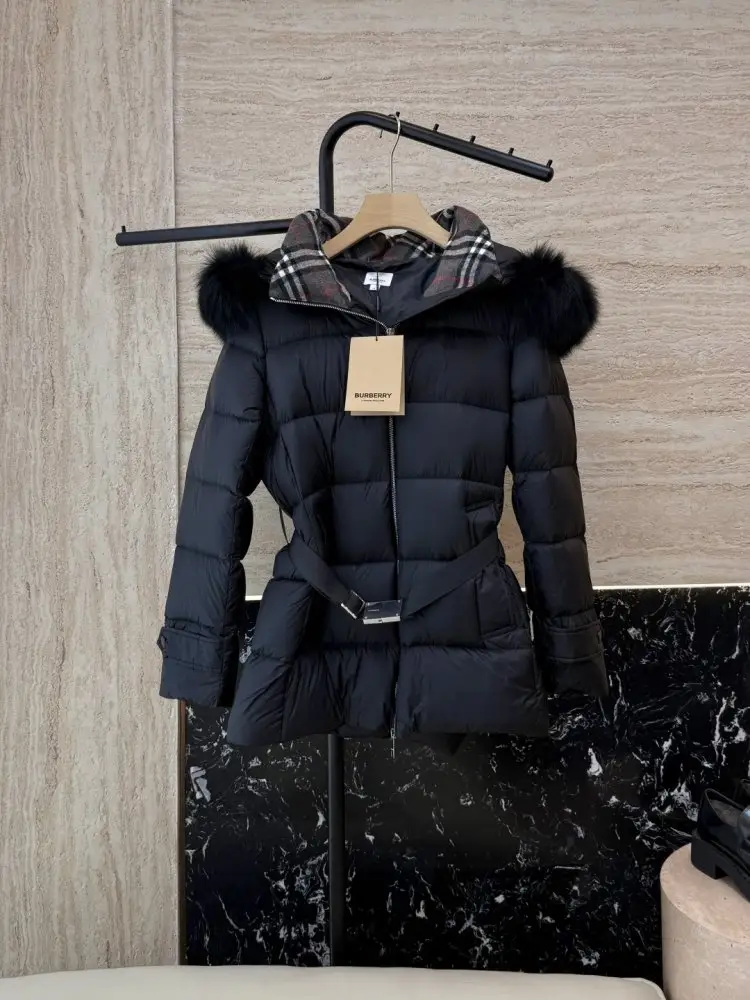 Burberry — Куртка пуховик оверсайз з коміром з лисячого хутра