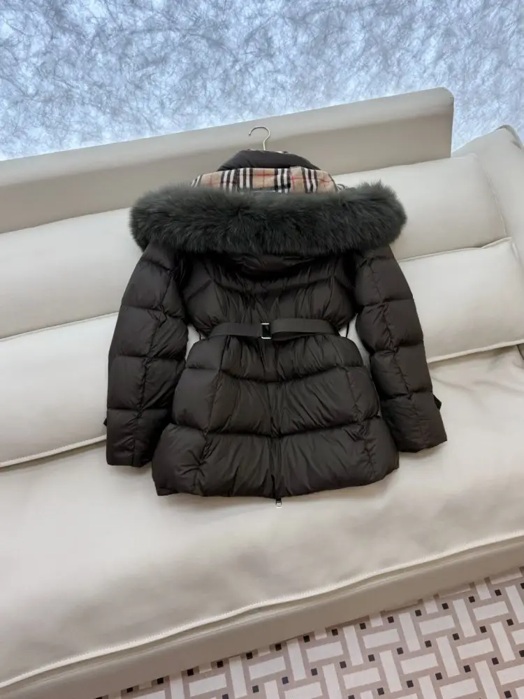 Burberry Jacket Down jacket оверсайз from collar of fox fur — Photo 5