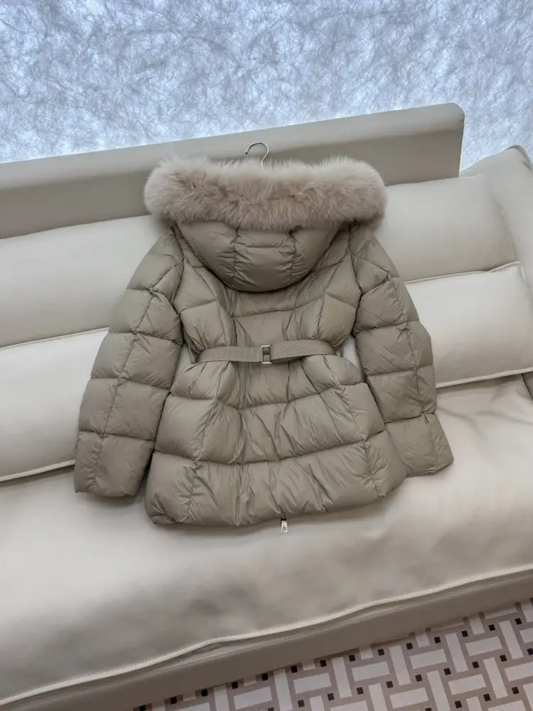 Burberry Jacket Down jacket оверсайз from collar of fox fur — Photo 5