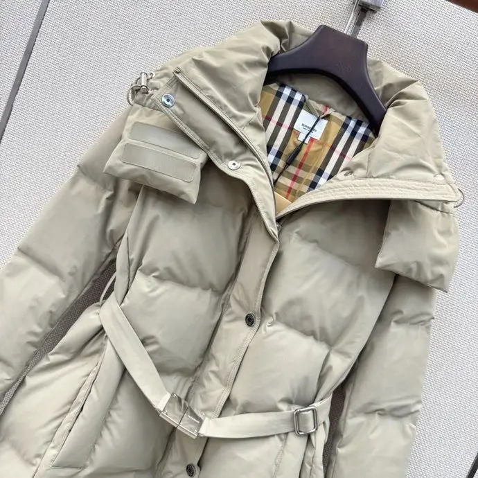 Burberry Куртка пуховик женская — Фото 2