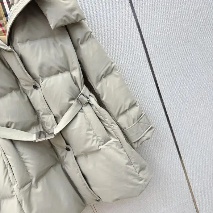 Burberry Куртка пуховик женская — Фото 3