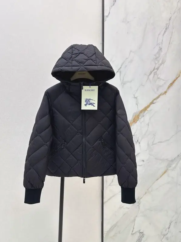 Burberry — Куртка жіночку