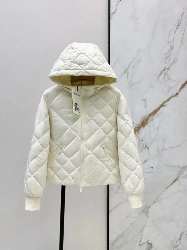 Burberry — Куртка жіночку