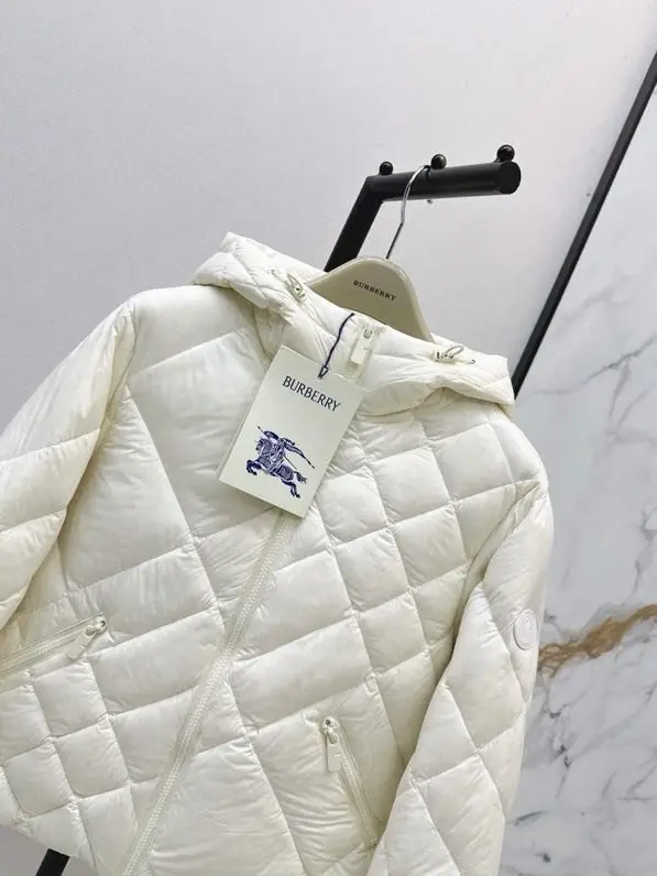Burberry Куртка женкая — Фото 2