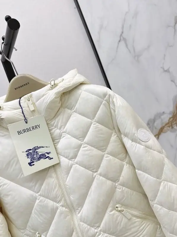 Burberry Куртка женкая — Фото 3