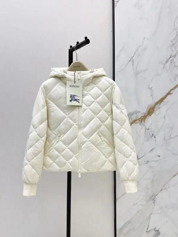 Burberry Куртка женкая — Фото 4