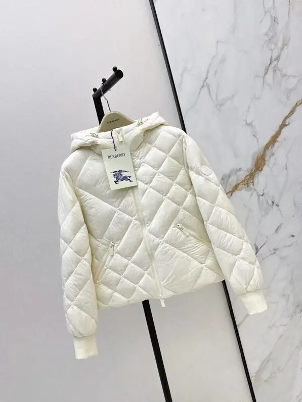 Burberry Куртка женкая — Фото 5