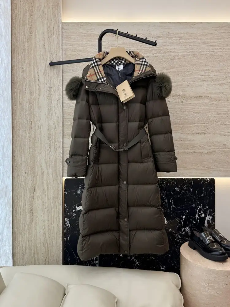 Burberry Куртка жіноча довга з коміром з лисячого хутра — Фото 1