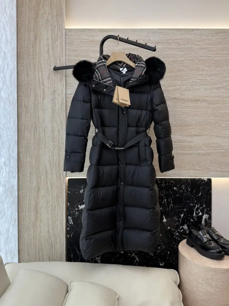 Burberry — Куртка жіноча довга з коміром з лисячого хутра