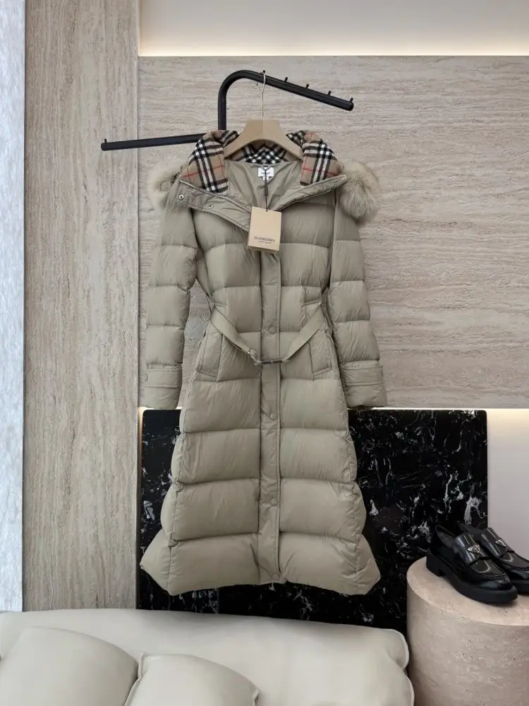 Burberry — Куртка жіноча довга з коміром з лисячого хутра