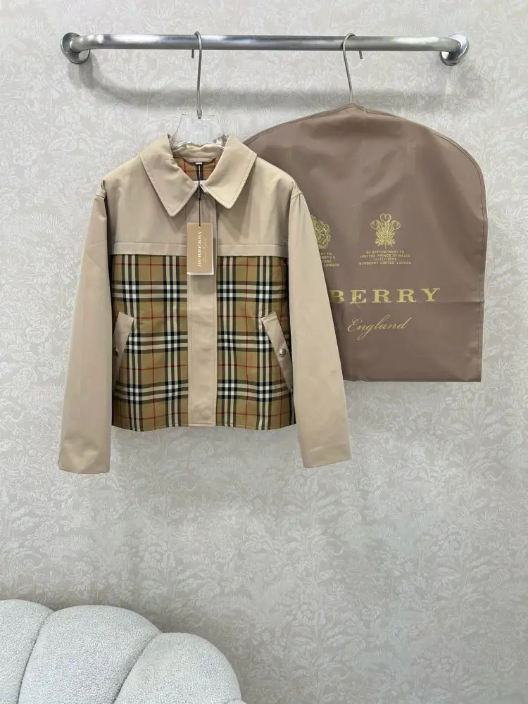 Burberry — Куртка жіноча