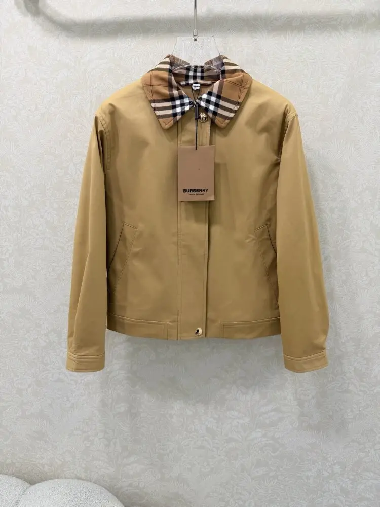 Burberry Куртка женская — Фото 1