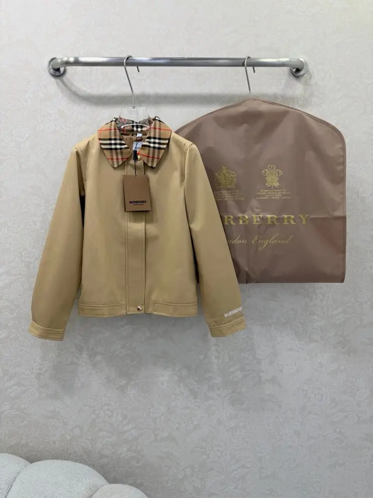 Burberry — Куртка женская