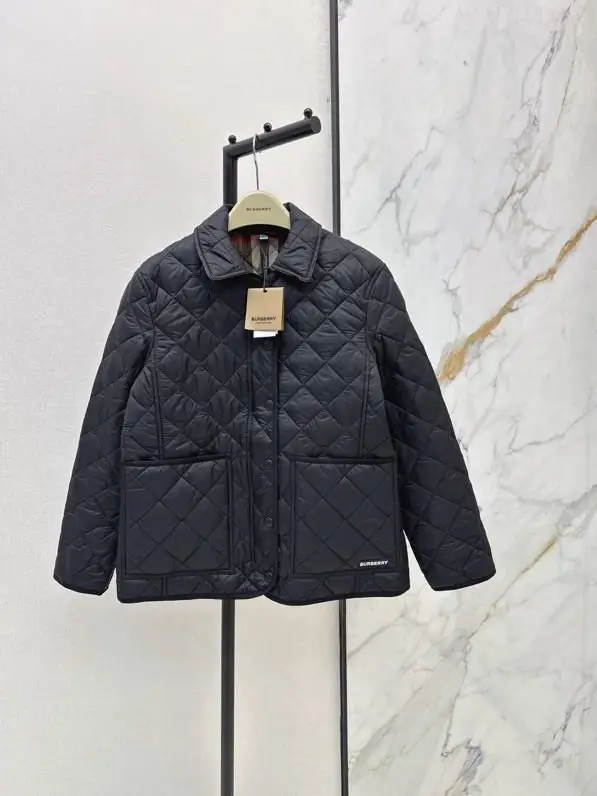 Burberry Куртка женская — Фото 1