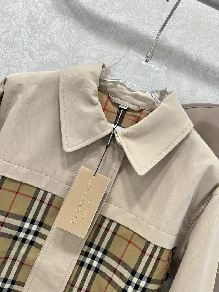 Burberry Куртка женская — Фото 2