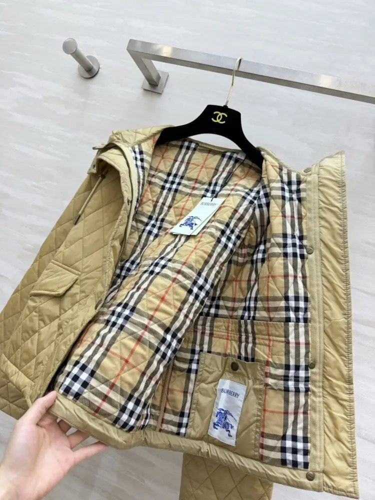 Burberry Куртка жіноча — Фото 2