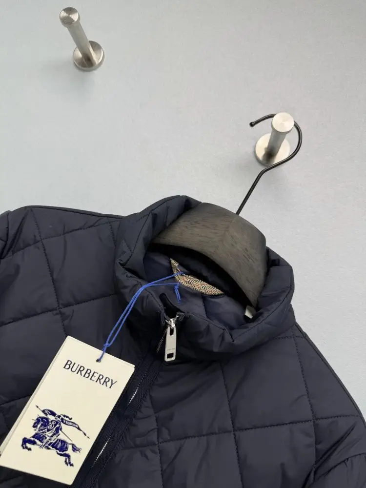 Burberry Куртка женская — Фото 2