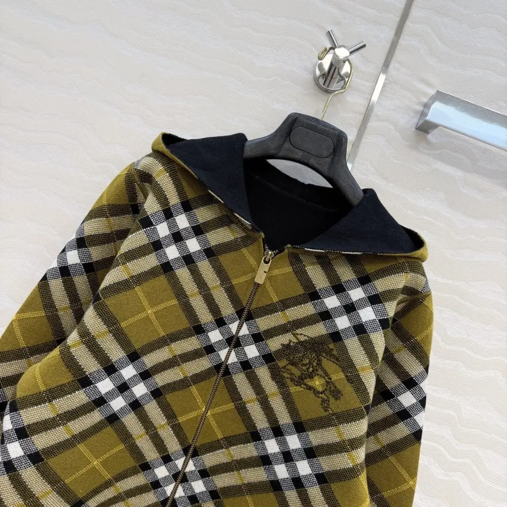 Burberry Куртка женская — Фото 2