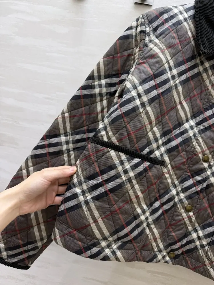 Burberry Куртка женская — Фото 2