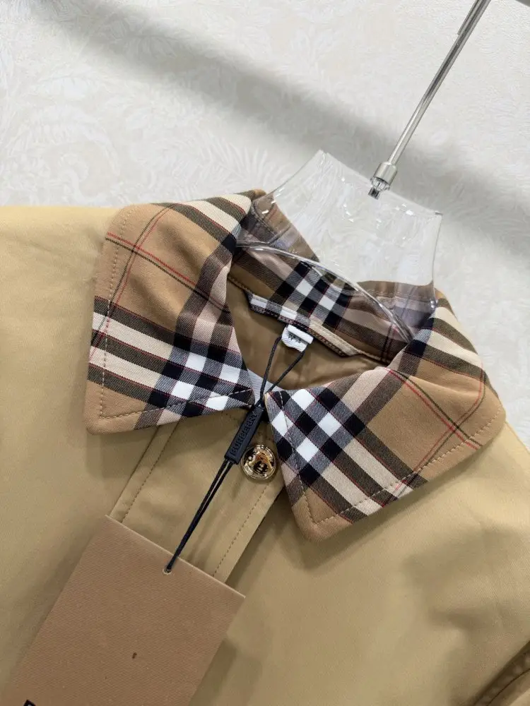 Burberry Куртка женская — Фото 2