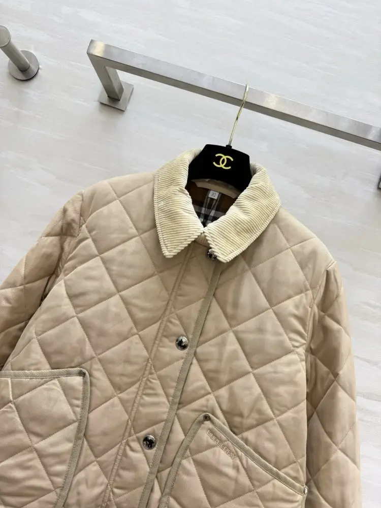 Burberry Куртка женская — Фото 2