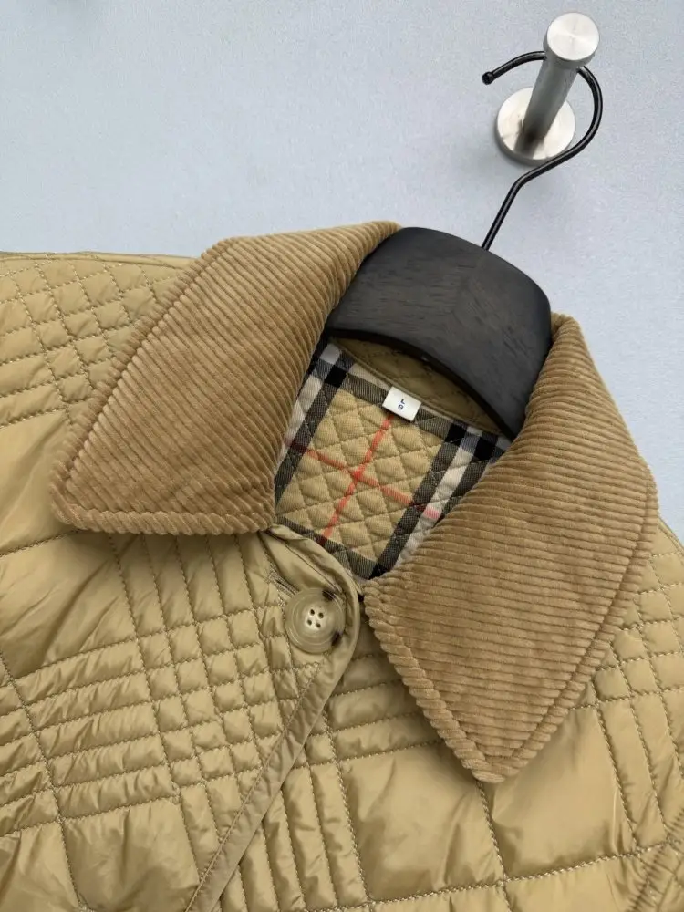 Burberry Куртка женская — Фото 2