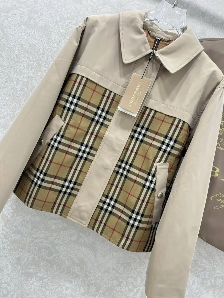 Burberry Куртка женская — Фото 3