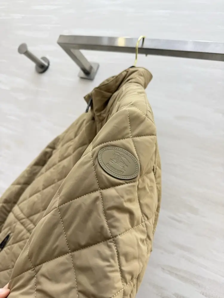 Burberry Куртка женская — Фото 3