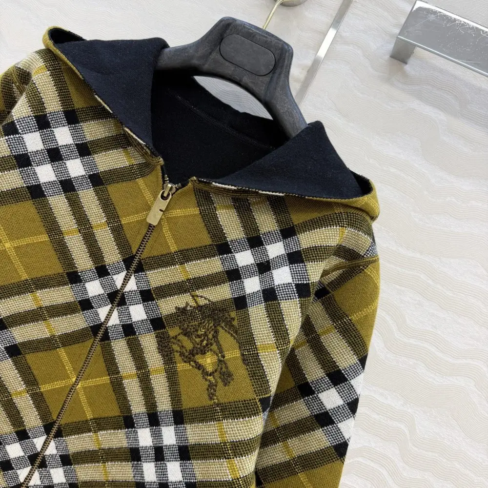 Burberry Куртка женская — Фото 3