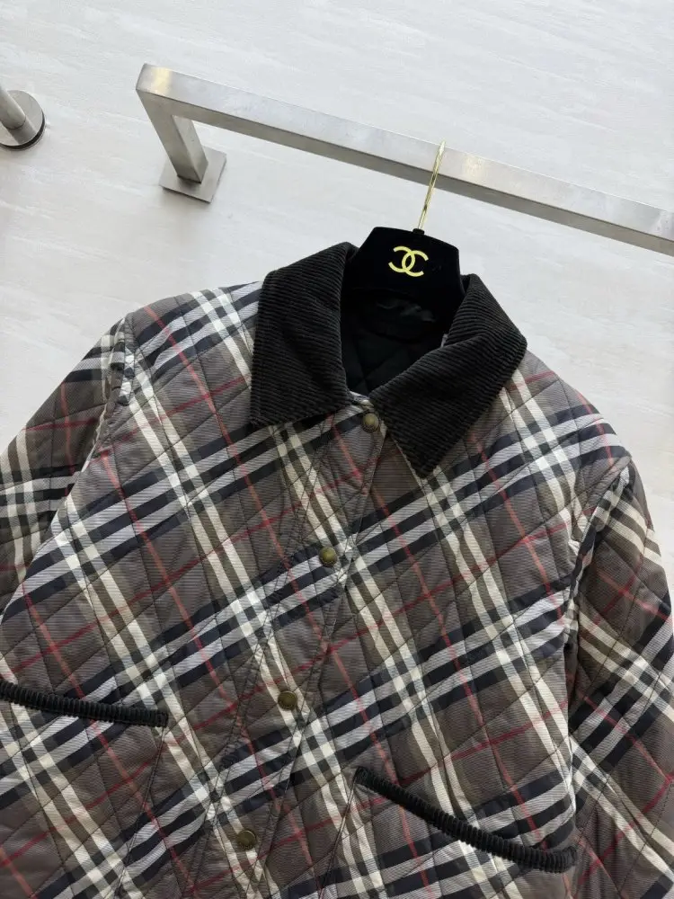Burberry Куртка женская — Фото 3