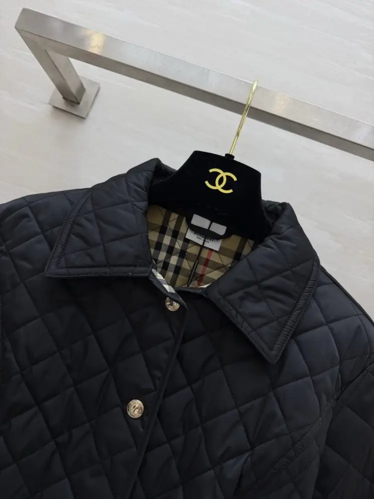 Burberry Куртка жіноча — Фото 3