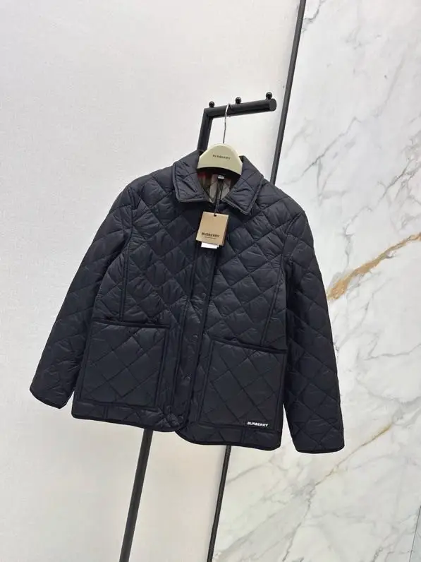 Burberry Куртка женская — Фото 3