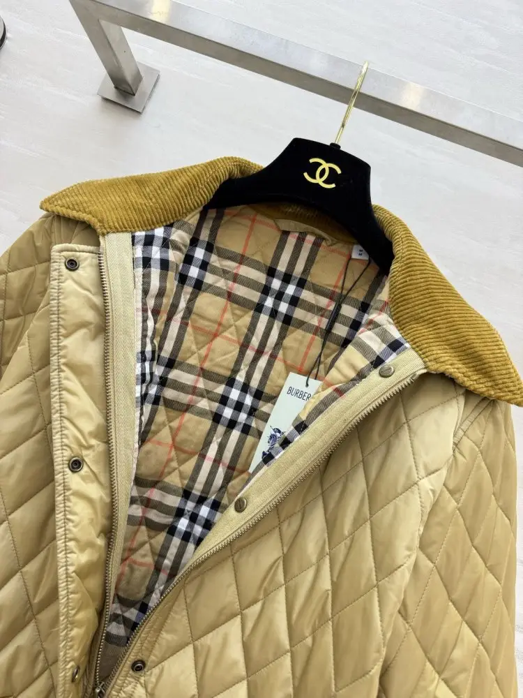 Burberry Куртка женская — Фото 4
