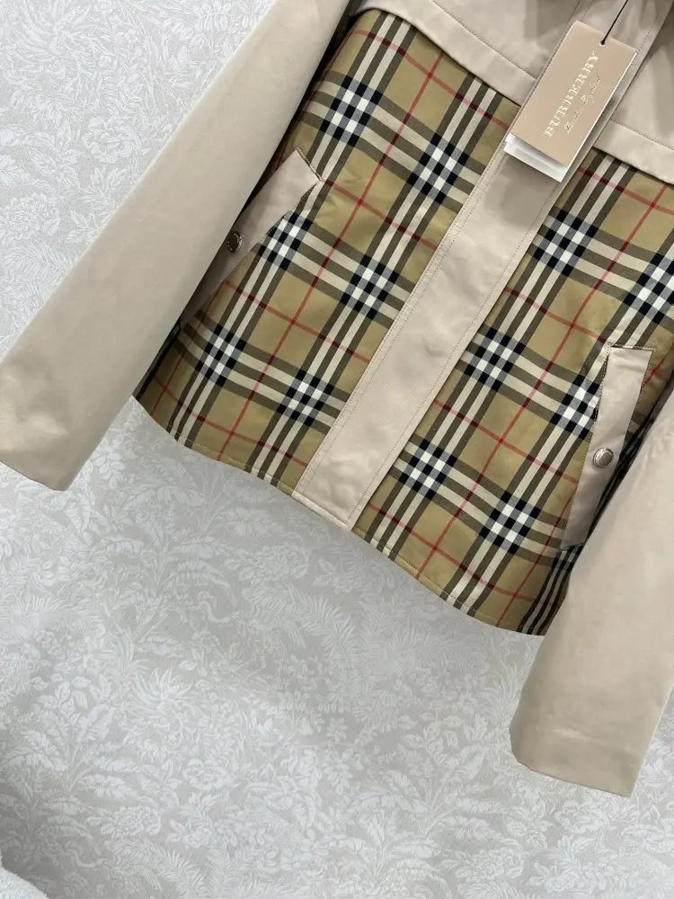 Burberry Куртка женская — Фото 4