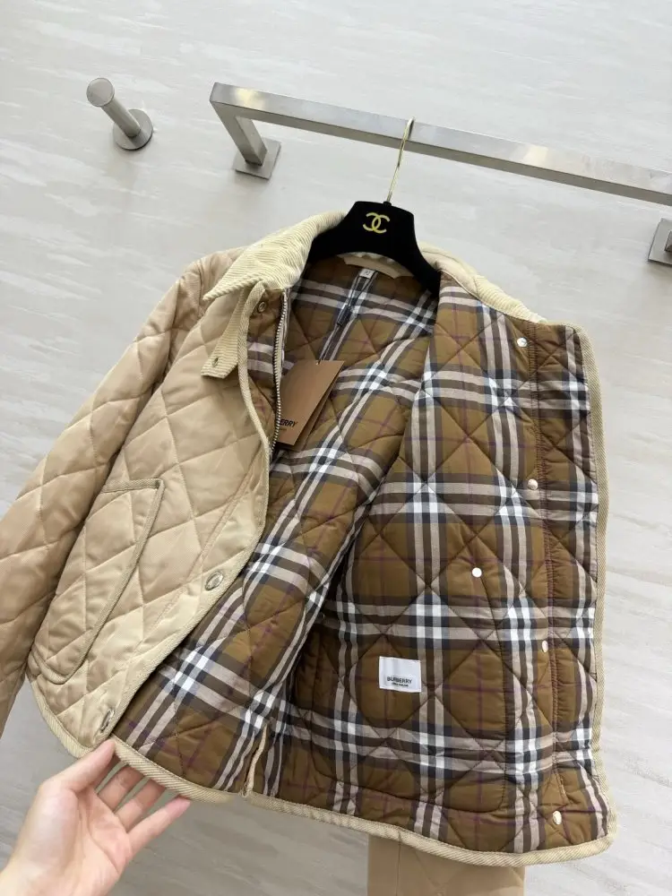Burberry Куртка женская — Фото 4