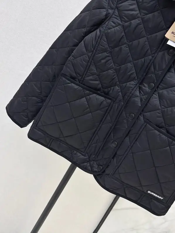 Burberry Куртка женская — Фото 4