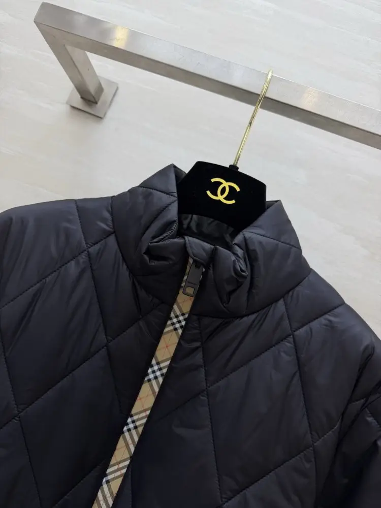 Burberry Куртка жіноча — Фото 4