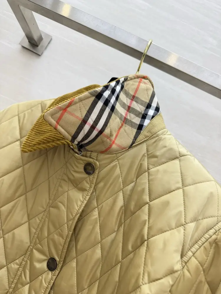 Burberry Куртка женская — Фото 5