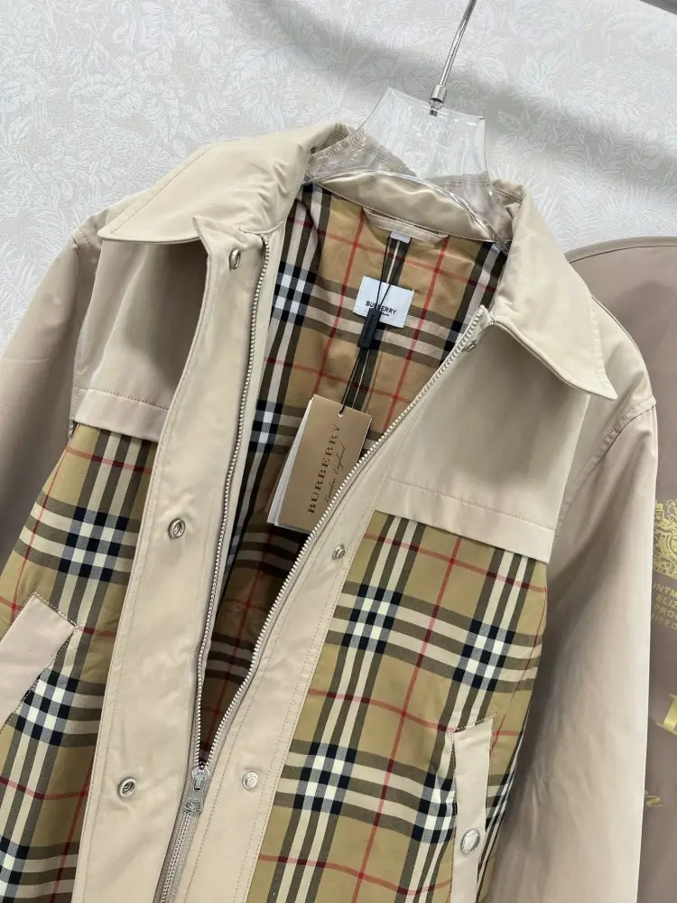 Burberry Куртка женская — Фото 5