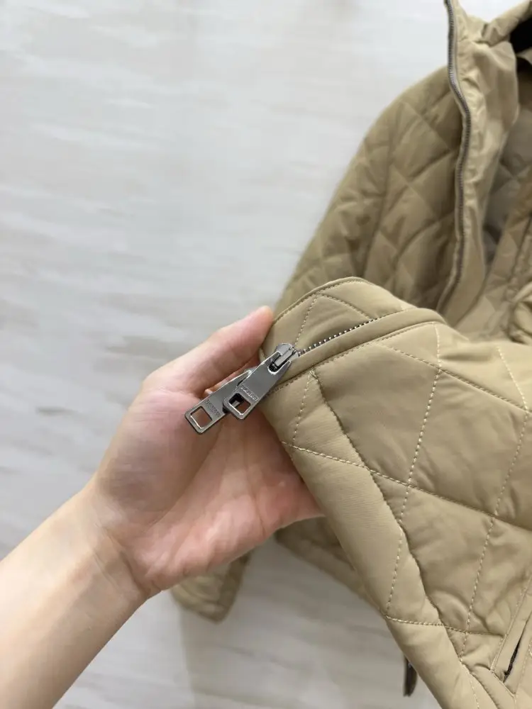 Burberry Куртка женская — Фото 5