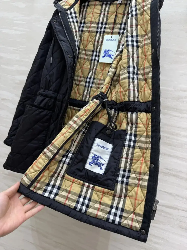 Burberry Куртка женская — Фото 5