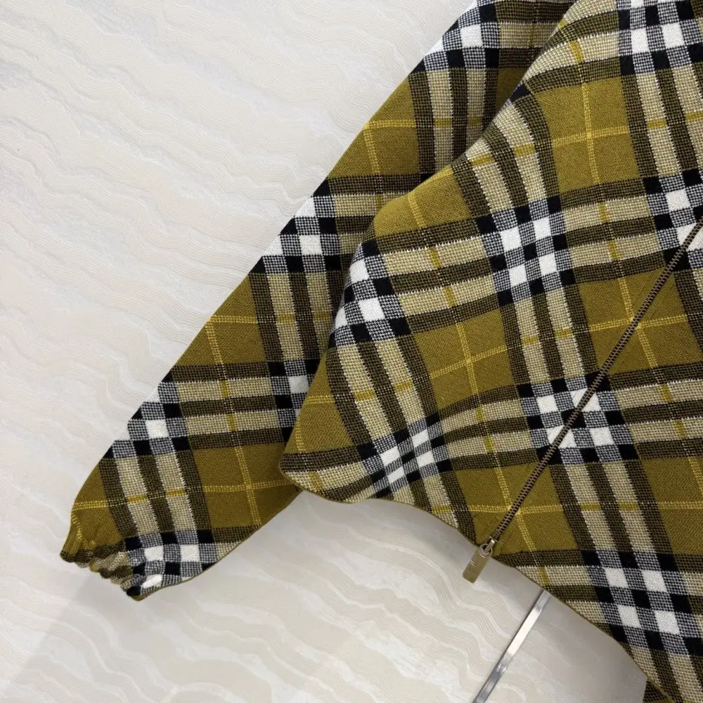 Burberry Куртка женская — Фото 5