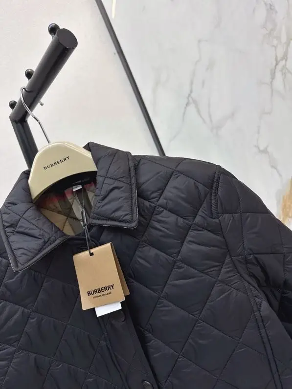 Burberry Куртка женская — Фото 5