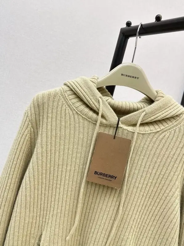 Burberry Knitted pullover from hood — Photo 2