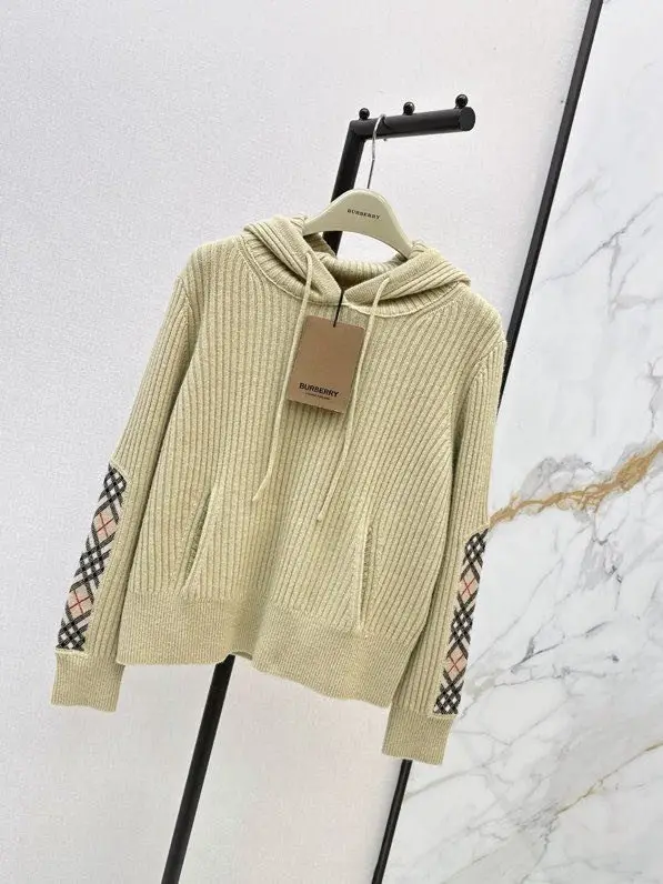 Burberry Knitted pullover from hood — Photo 3