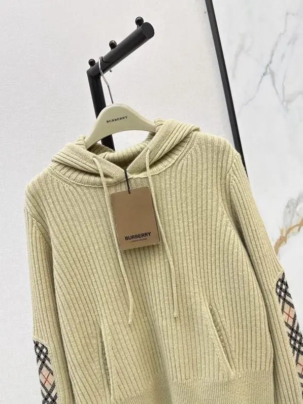 Burberry Knitted pullover from hood — Photo 5