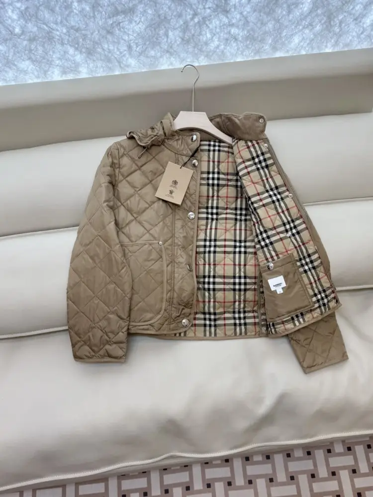 Burberry Light jacket on feathers women's — Photo 5
